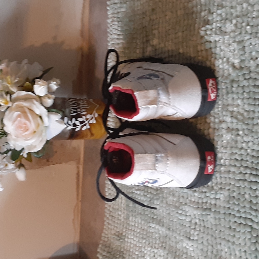 Shoes  size  6 - Picture 4 of 5